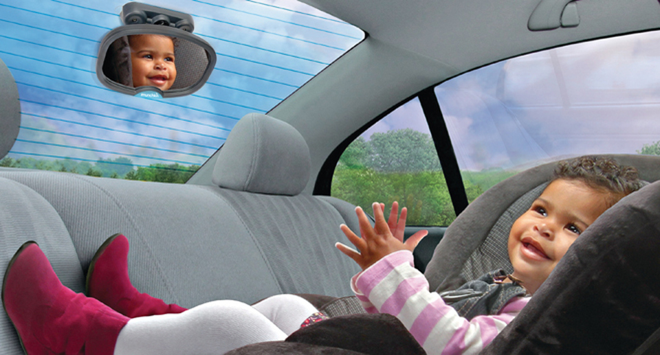 Bebè in auto, arriva lo specchietto di sorveglianza per tenerli sotto  controllo