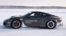 In Lapponia con la Porsche 911 GTS, piacere di guida alle stelle nell'Ice Experience Artic