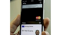 Arriva la patente digitale, in Inghilterra si guiderà con lo smartphone