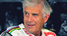 Giacomo Agostini, gli 80 anni del mito delle due ruote tra velocità e fascino. Una vita tra pista, copertine e film. Nel palmares 15 mondiali