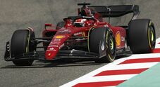 GP del Bahrain, le due Ferrari inseguono Verstappen. La Mercedes in difficoltà