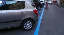 Parcheggi, strisce blu gratis a Firenze per le auto elettriche e ibride