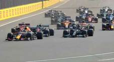 GP Gran Bretagna, gara sprint: Verstappen brucia Hamilton al via e vince, Leclerc quarto
