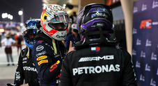 GP del Bahrain, qualifica: Verstappen si prende la pole e batte Hamilton, bravo Leclerc quarto