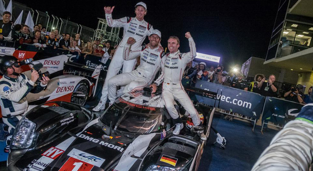 I vincitori della prova di Austin Mark Webber, Timo Bernhard e Brendon Hartley, primi con la Porsche 919 hybrid