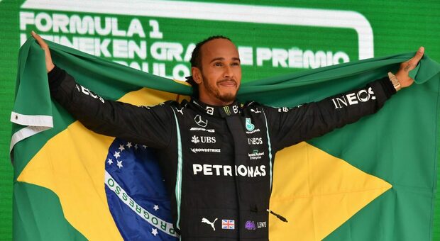Lewis Hamilton dopo la fantastica vittoria in Brasile