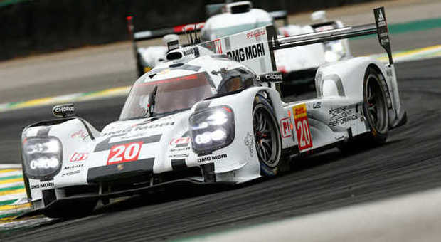 La Porsche numero 20 guidata da Mark Webber