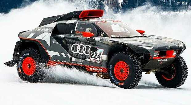 L'Audi RS Q e-tron della Dakar guidata da Ken Block sul ghiaccio