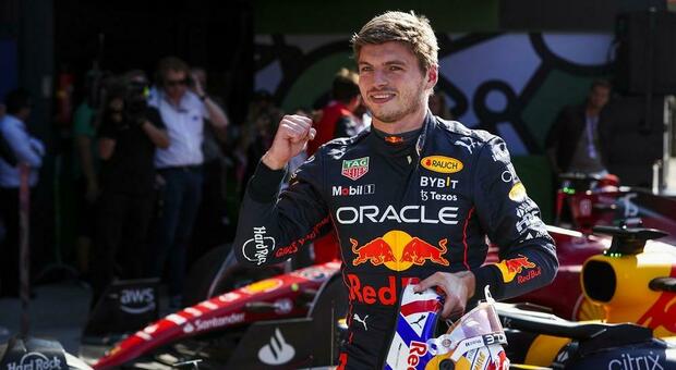 Max Verstappen esulta dopo la pole al Gran Premio d'Olanda