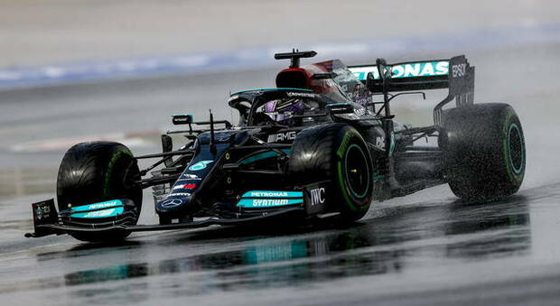 Lewis Hamilton con la Mercedes in Turchia