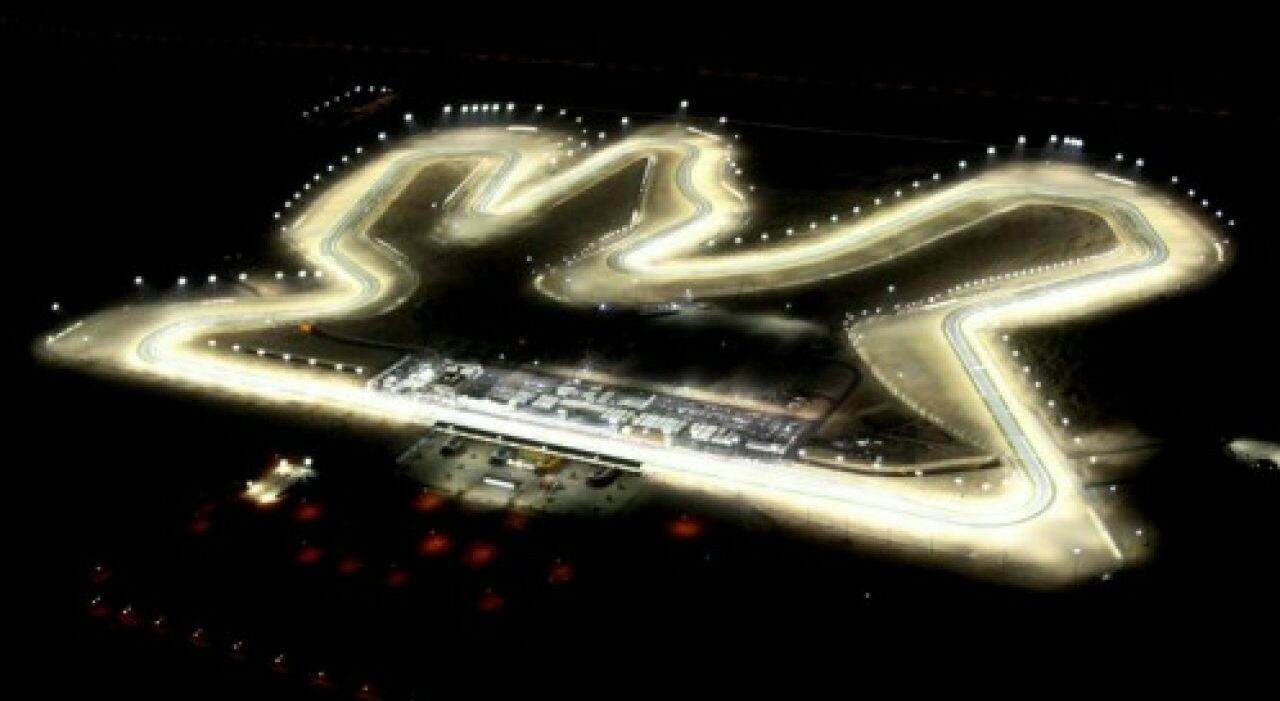 Il circuito di Losail in Qatar in notturna