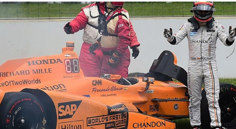Il momento della rottura del motore per Fernando Alonso