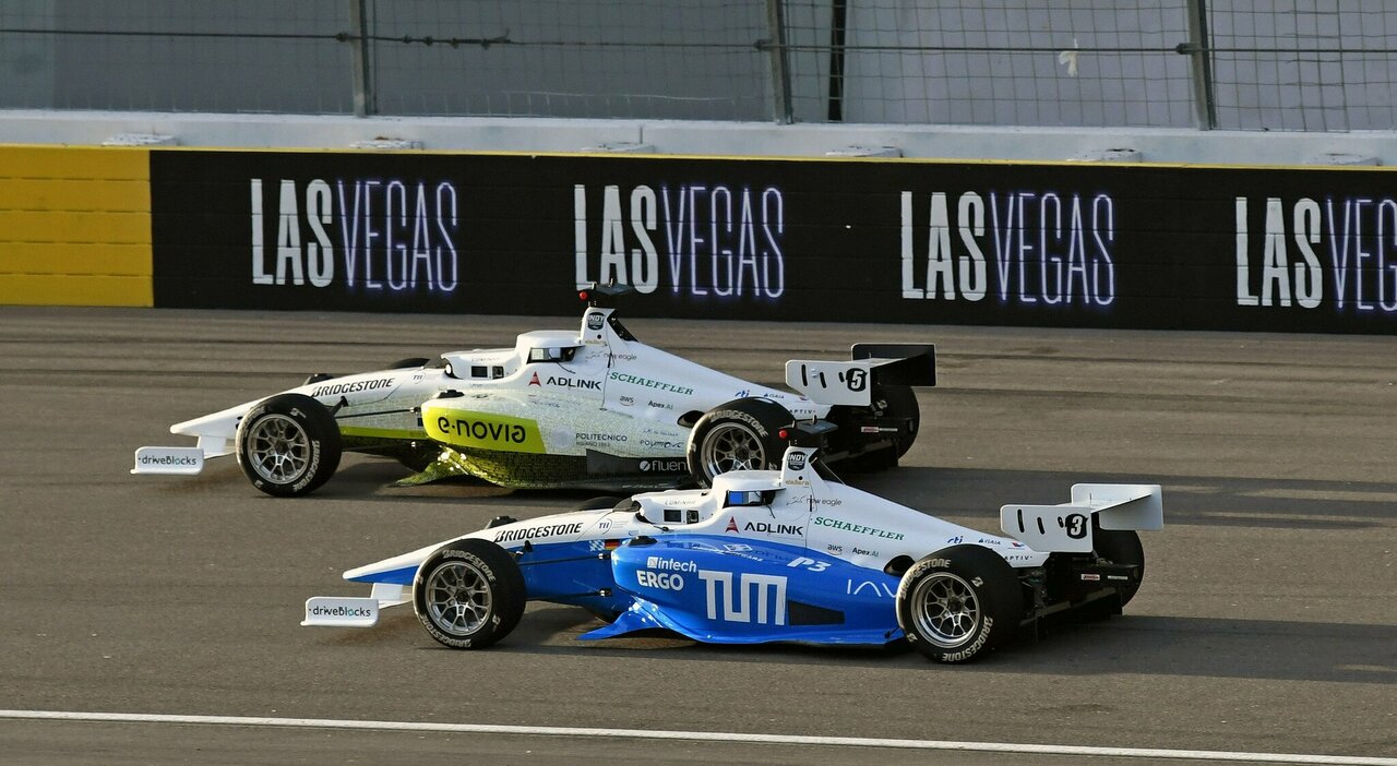 Due monoposto a guida autonoma, in gara a Las Vegas