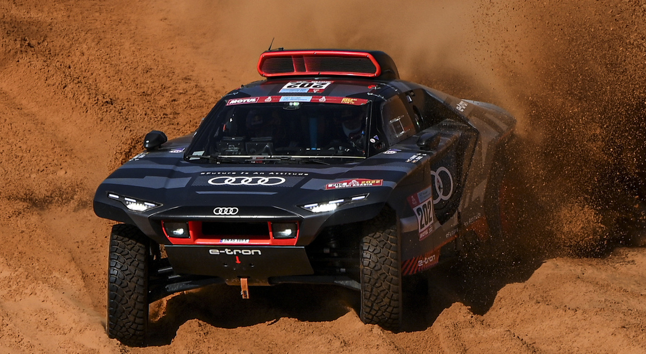 L'Audi RS Q e-tron di Carlos Saniz impegnata alla Dakar