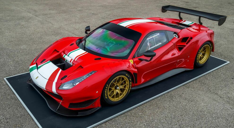 La nuova Ferrari 488 GT Modificata gommata con le Pirelli P Zero DHE