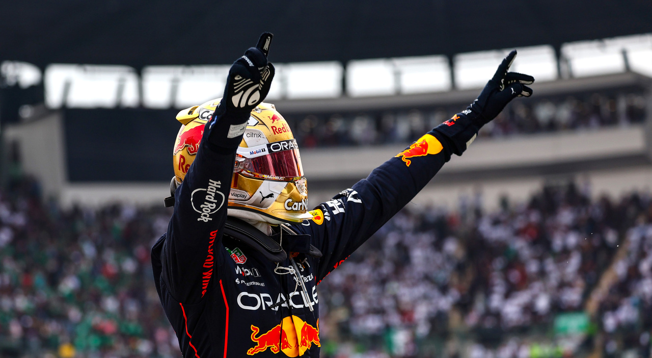 Max Verstappen festeggia la vittoria nel GP del Messico