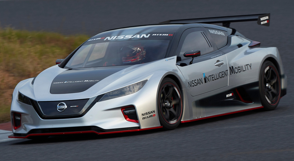 La Nissan Leaf Nismo RC sulla pista giapponese del Fuji