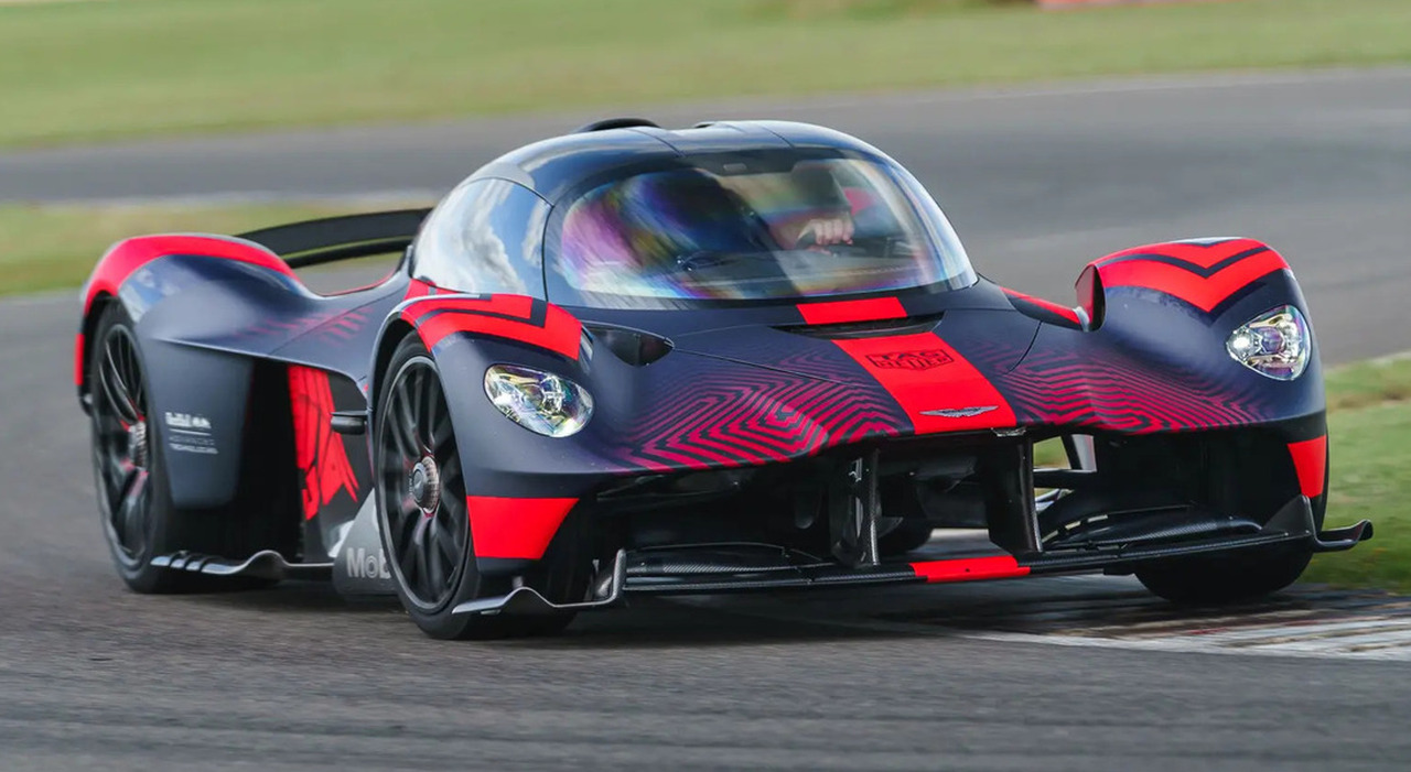Nela foto, la Aston Martin Valkyrie progettata dalla Red Bull