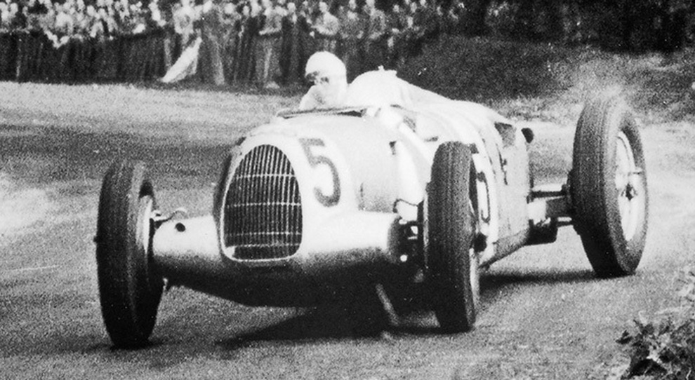 Bernd-Rosemeyer sulla Auto Union Type C nel 1937al Grand Prix di Donington Park in Gran Bretagna