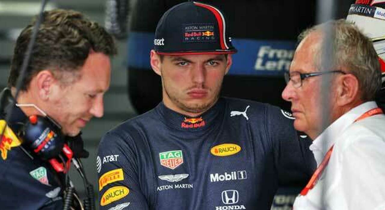 da sinistra Christian Horner, team principal Red Bull, Max Verstappen ed Helmut Marko