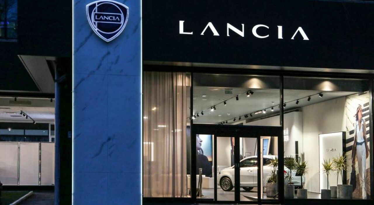 la nuova Corporate Identity di Lancia Ha debuttato a a Milano, a via Gattamelata all interno dello spazio Stellantis & You