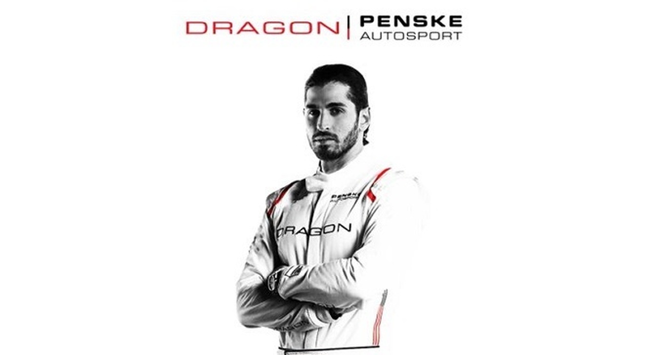 Antonio Giovinazzi con la tuta della Dragon pronto per la prossima stagione di Formula E