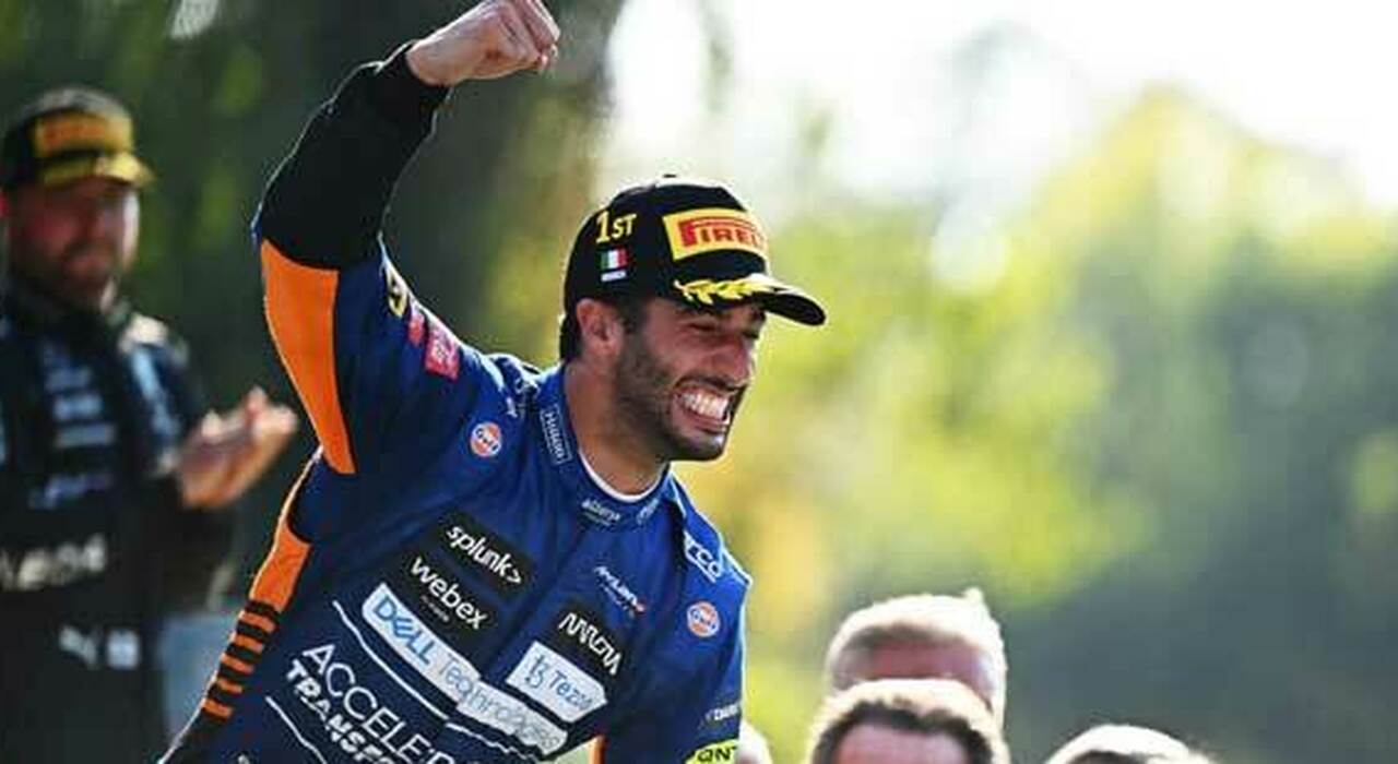 Daniel Ricciardo festeggia la vittoria a Monza