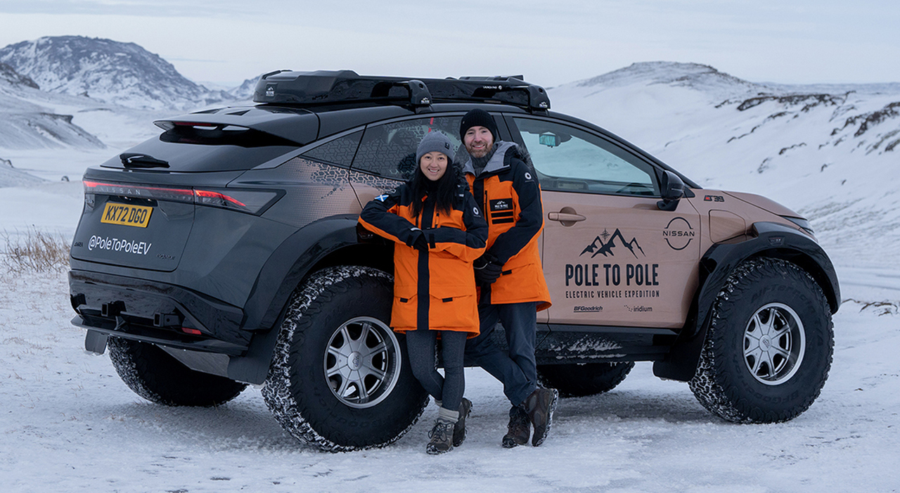 la versione speciale di Nissan Ariya e-4ORCE, la prima vettura 100% elettrica a sfidare il ghiaccio estremo. Viaggerà per 27.000 km dal Polo Nord al Polo Sud