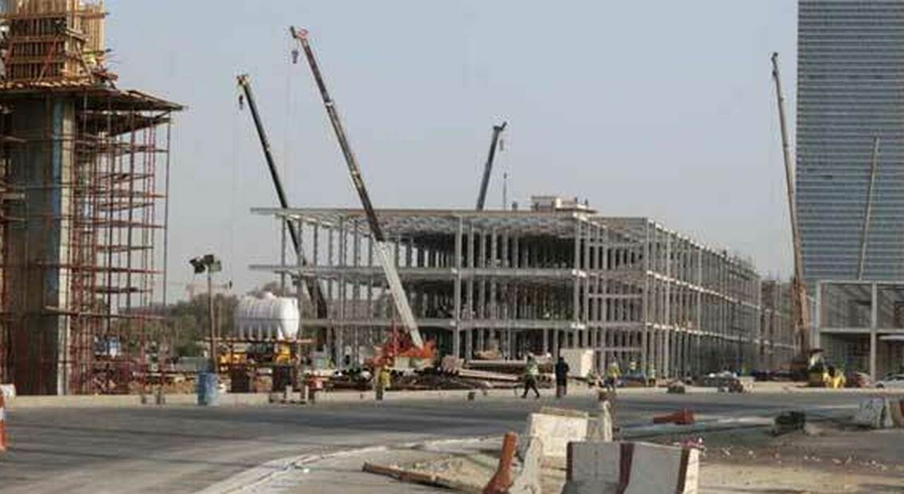 Nella foto, i lavori al circuito di Jeddah
