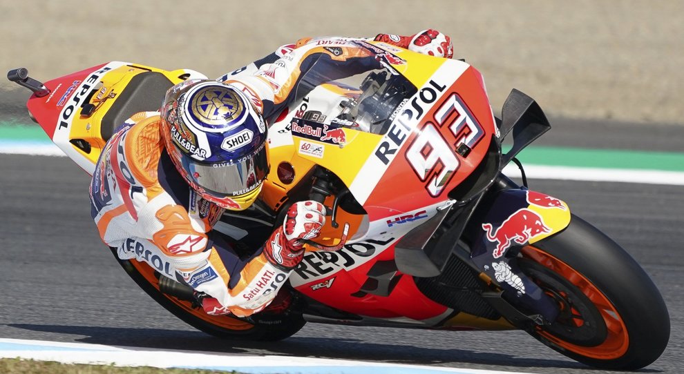 MotoGp, Marquez trionfa in Giappone: terzo Dovizioso, a terra Rossi