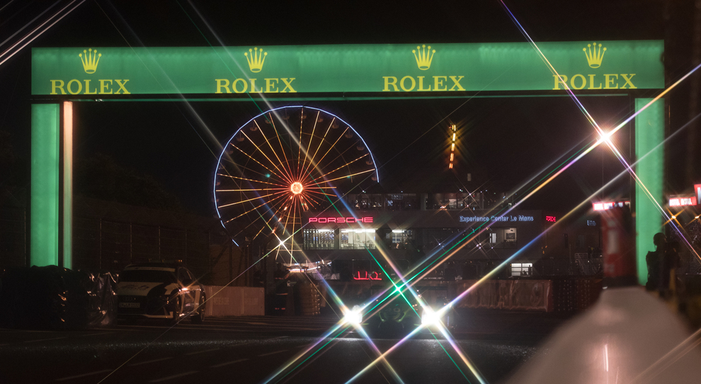 Le inconfondibili luci di Le Mans