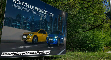 Francia: auto trattate come le sigarette. Per legge pubblicità di veicoli devono avere messaggi che incoraggiano a mobilità meno inquinanti