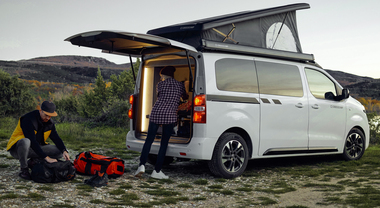 ​Opel Zafira-E Life, arriva anche Crosscamp Flex con la spina. Prototipo al Caravan Salon di Düsseldorf anticipa novità tra van e camper