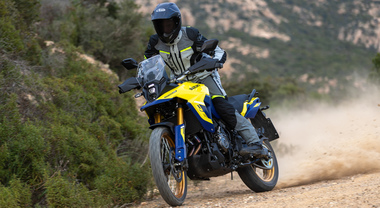 Suzuki V-Strom 800DE, il turismo d’avventura è senza confini. Motore evoluto e tecnologia specifica per la nuova arrivata