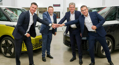 Volkswagen, via libera a joint venture Powerco e Umicore. Collaborazione per materiali delle batterie per auto elettriche