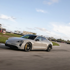 Porsche Taycan GTS, un’elettrica tra i cordoli. In pista con la nuova berlina a batteria. Precisa ed efficace, ma sa anche “giocare”